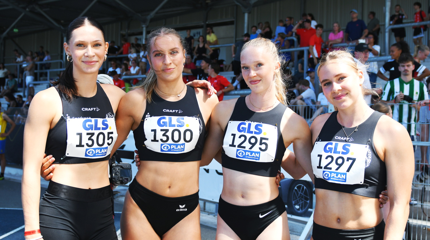 26-07-10_DM U16+U20_Goldstaffel wU20 mit L. Mühlenbrink, M. Amende, M. Besser, J. Rothe_klein_Foto I. Hensel